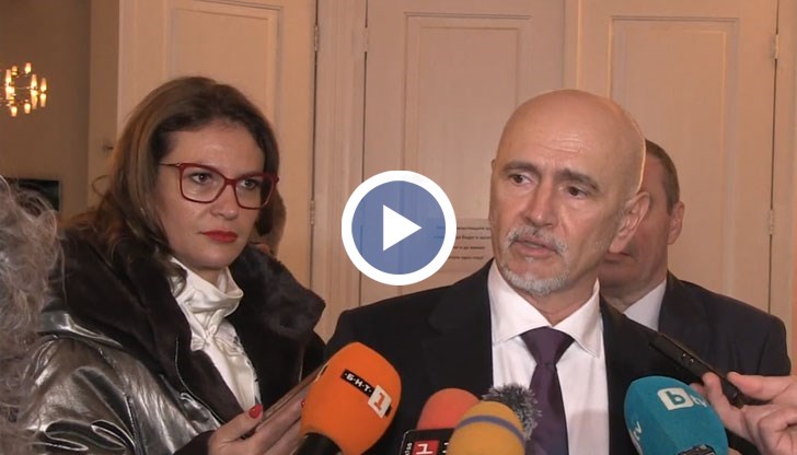 Нужни са още 2,6 милиона лева, сумата не е голяма, просто трябва да ударим още едно рамо, за да може нещата да се случат точно сега, обясни транспортният министър