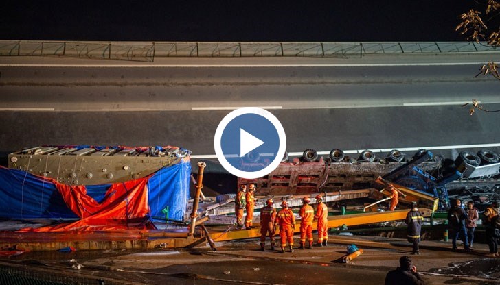 Три камиона са паднали, а една кола е била затисната под отломките