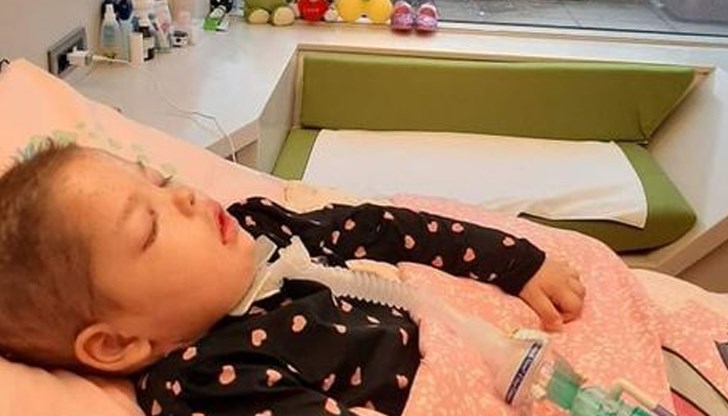 Две тежки операции и химиотерапия е преминало малкото дете