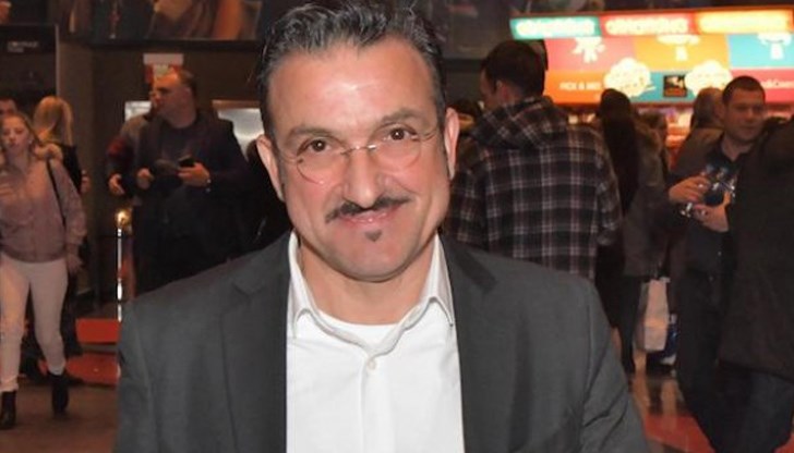 Известният актьор предлага 12 нови картини Известният актьор предлага 12 нови картини