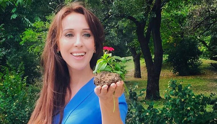 Тя е привърженик на природната медицина и споделя своите изпитани рецепти срещу вируси, настинки, кашлица и хрема, които можем да прилагаме в домашни условия