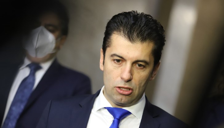 Часове след срещата на  Кирил Петков с “Лукойл” се появи тревожна информация, че може би ще има проблеми с доставката на горива