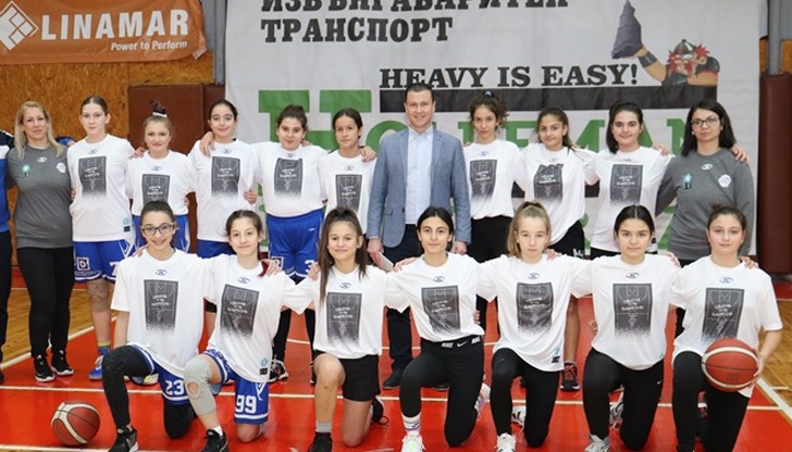През тази година момичетата до 14-годишна възраст от „Дунав – Русе“ станаха шампиони на провелото се национално състезание в Русе