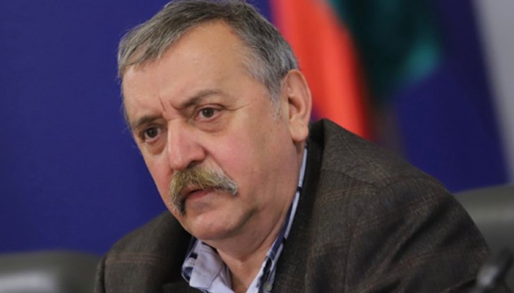 Това са проби на хора, върнали се от чужбина, които са дали на първия скринингов тест с PCR насока, че може да е Омикрон