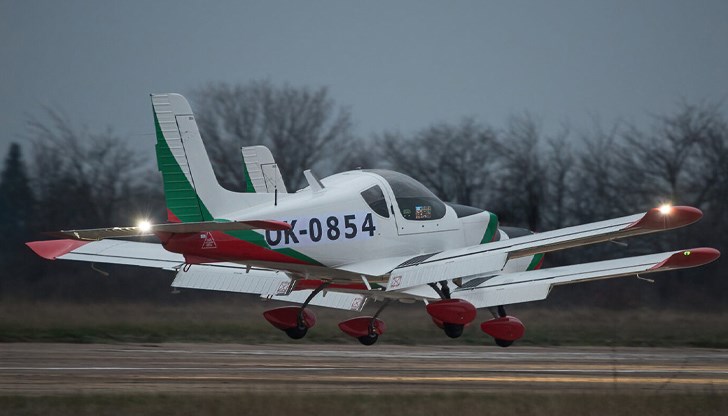 По стар български обичай екипажите бяха посрещнати с хляб и сол По стар български обичай екипажите бяха посрещнати с хляб и сол