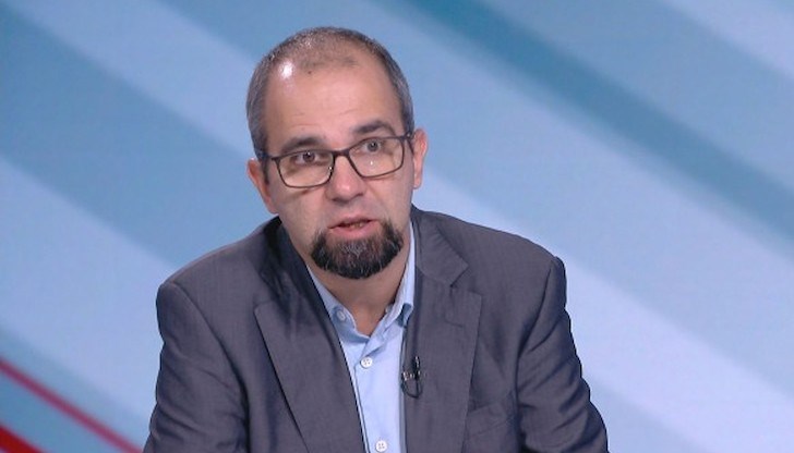 Симеонов посочи, че се прекалява с информацията за коронавируса, идваща от експерти, като голям процент от нея са само догадки Симеонов посочи, че се прекалява с информацията за коронавируса, идваща от експерти, като голям процент от нея са само догадки