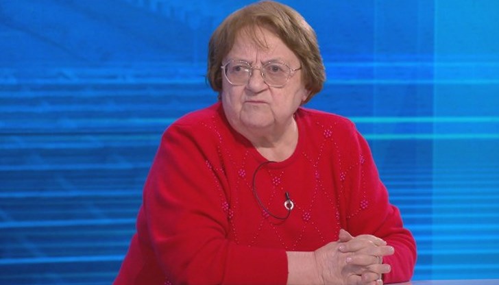 "Много по-бързо настъпват посочените явления – не са 6 - 7 дни, а за 2 - 3 след заразяване“, обясни тя "Много по-бързо настъпват посочените явления – не са 6 - 7 дни, а за 2 - 3 след заразяване“, обясни тя