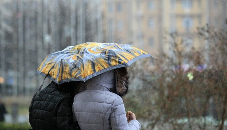 Максималните температури в Западна България ще са между 8 - 10 °C, доста по-топло в източната половина от страната – до 13 - 14°C Максималните температури в Западна България ще са между 8 - 10 °C, доста по-топло в източната половина от страната – до 13 - 14°C