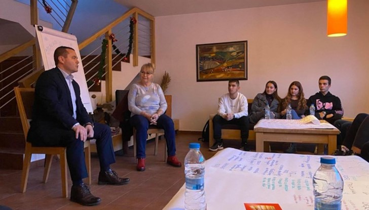 Зачестилите вандалски прояви и местата за рисуване на графити са някои от нещата които вълнуват младите хора в града