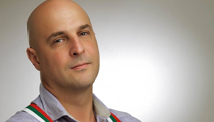 Светльо Витков с хумористичен пост по повод отказа на някои общини от традиционната новогодишна заря Светльо Витков с хумористичен пост по повод отказа на някои общини от традиционната новогодишна заря