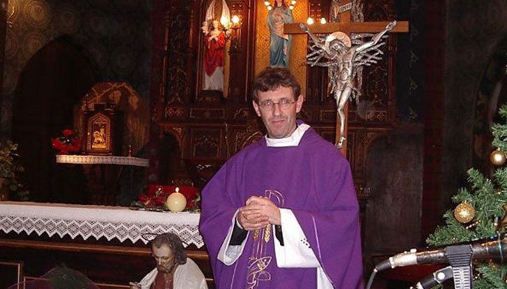 Човек трябва да се обръща към Бог не само при нужда, обясни енорийският свещеник към католическата църква "Свети Павел от Кръста" в Русе
