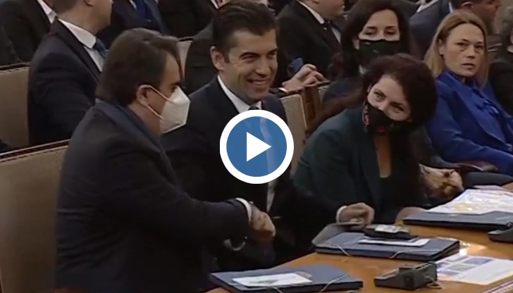 На заседанието ще присъстват президентът Румен Радев, вицепрезидентът Илияна Йотова, както и служебният премиер Стефан Янев и членовете на служебното правителство