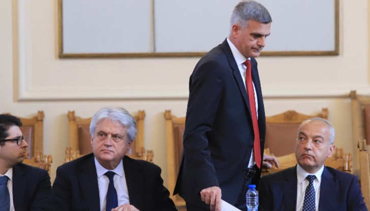 Стефан Янев, Бойко Рашков и Николай Денков са служебните министри, които стават част от редовното правителство