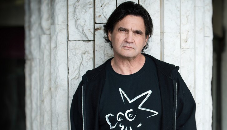 "Моите деца са в Италия, ние почти не се виждаме. Какво да правя тука", каза Априлов