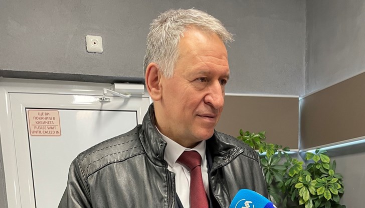 Стойчо Кацаров си постави днес бустерна доза ваксина