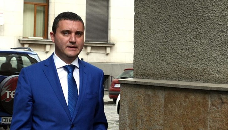 Някои питанки във връзка с играта на стражари и апаши