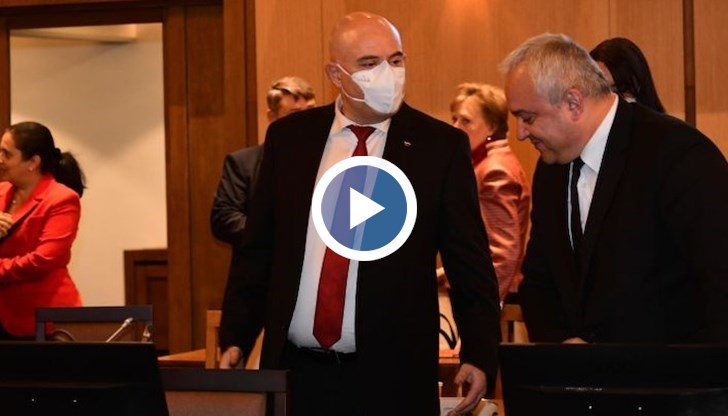 Главният прокурор видя „пробив в правото и законността“, Демерджиев напомни колко политици са осъдени за корупция в Румъния