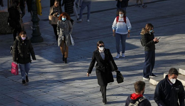 Задължително с маска и навън, в магазините и в градския транспорт - двойна маска