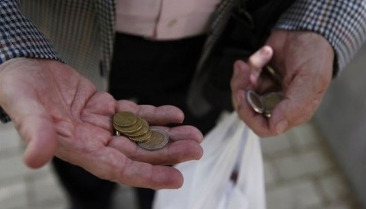 Минималната пенсия се увеличава от 300 на 370 лв. Минималната пенсия се увеличава от 300 на 370 лв.