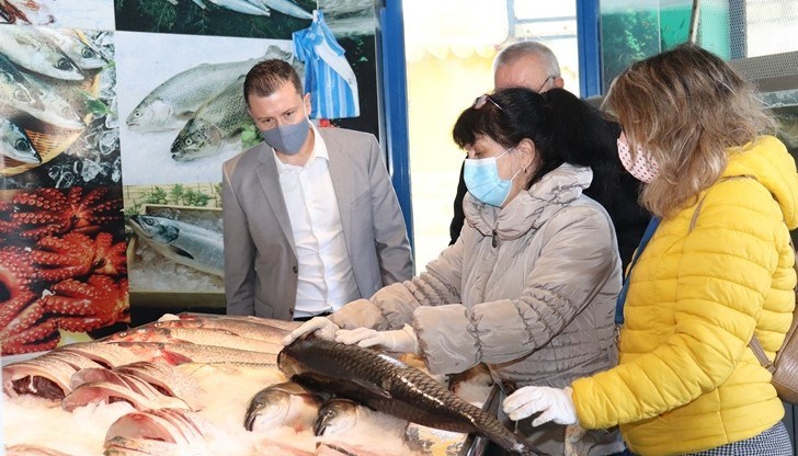 От Областната дирекция по безопасност на храните се заканват, че ще проверят всички възможни обекти