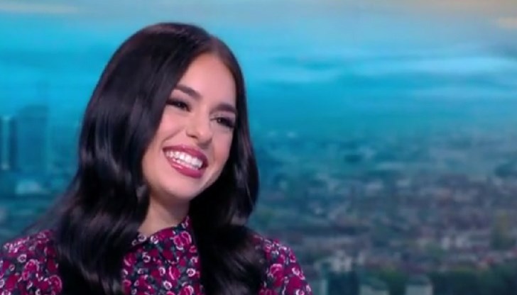 „Младите хора я заобичват все повече. Надявам се да ме последват, да слушат и да пеят все по-често народна музика“, коментира Петя „Младите хора я заобичват все повече. Надявам се да ме последват, да слушат и да пеят все по-често народна музика“, коментира Петя