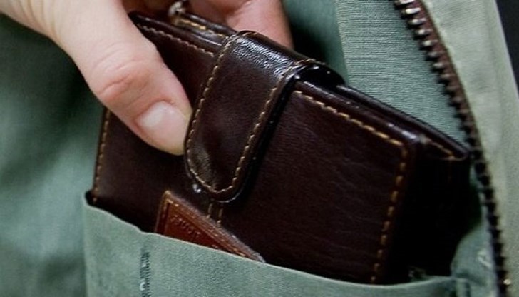 Младежът бил спрян за проверка от полицаите близо до болницата