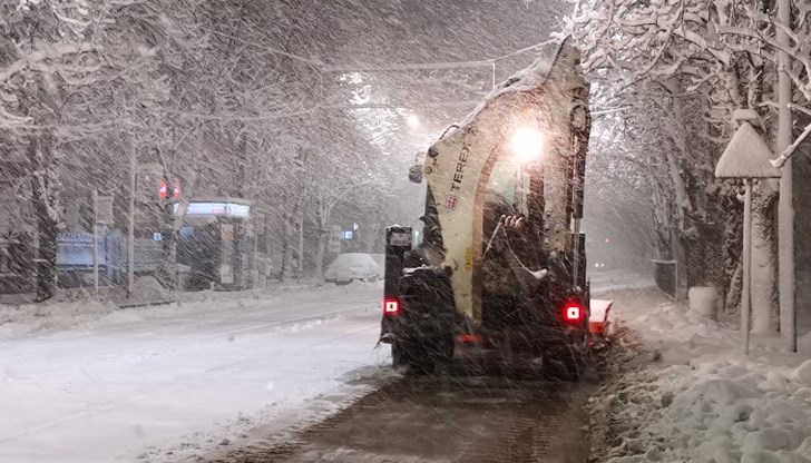 През нощта и утре в Западна и Централна България се очаква дъждът да преминава в сняг
