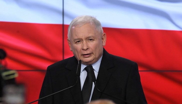 Ако ние, поляците, се съгласим с подобна съвременна форма на подчинение, ще бъдем унижавани по различни начини, категоричен е той Ако ние, поляците, се съгласим с подобна съвременна форма на подчинение, ще бъдем унижавани по различни начини, категоричен е той