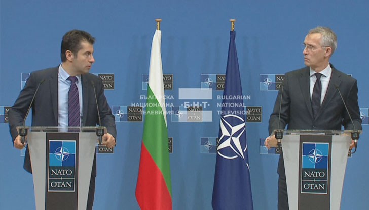 Двамата изразиха задоволство от срещата и отбелязаха, че диалогът е бил конструктивен Двамата изразиха задоволство от срещата и отбелязаха, че диалогът е бил конструктивен