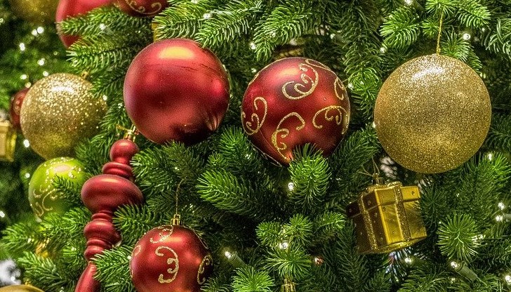 Според Музея на вещерството и магията в Боскасъл вярванията гласели, че техните блестящи шарки и ярки цветове привличат и хипнотизират злите духове Според Музея на вещерството и магията в Боскасъл вярванията гласели, че техните блестящи шарки и ярки цветове привличат и хипнотизират злите духове