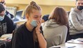 Родител от Бургас: Гимназисти масово се заразяват с Омикрон в клас
