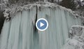 Термален водопад в Румъния замръзна за първи път от години