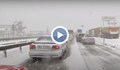 Обилен снеговалеж предизвика хаос по пътищата в Турция