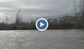 Отместено корито на река Струма застрашава село Тополница