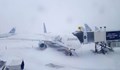 Снежна буря в САЩ отмени над 1400 полета