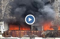 Пожар гори във фирма за канцеларски услуги в столичния квартал „Дружба“