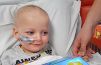 Да помогнем на мъничкия Крис в борбата му с коварно заболяване