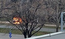 Автомобил изгоря на булевард "Липник", никой не спрял да помогне на шофьора