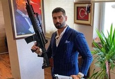 Два дни преди Нова година двама мъже влизат в България