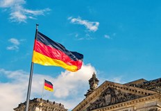 Германия разработва план за евакуация на семействата на служителите от