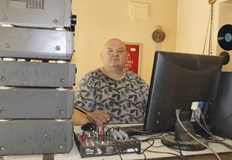 Ковид 19 уби за няколко дни легендарния бос на пиратски дискове