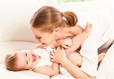 Всички сме чували как бебетата се заливат от смях докато