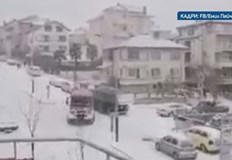 Станали са още около 30 инцидента потрошени са много колиПожарен