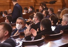 Неочаквана и много шарена коалиция се заформя в парламента между