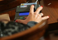 Парламентът прие окончателно промените в Закона за енергетиката след близо