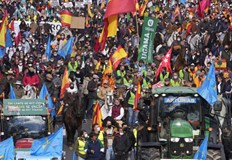Хиляди фермери излязоха на протест в Мадрид срещу политиката на
