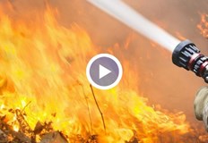 Пожар горя в жилищен блок във Варна Огънят е обхванал