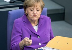 В момента бившият германски канцлер пише мемоари за годините начело