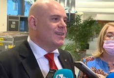 ТАКА Гешев се гърчи в Брюксел и сипе поредните лъжи Гешев си