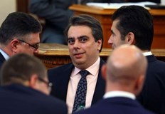Вицепремиерът и министър на финансите Асен Василев трябва незабавно да